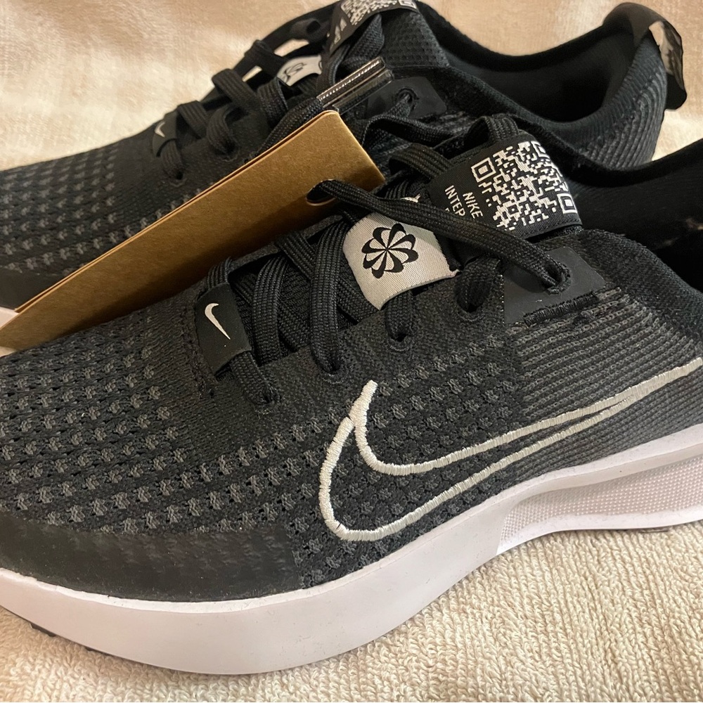 **NEW** Women’s Nike Interact Run Running Shoes Sz 6.5
